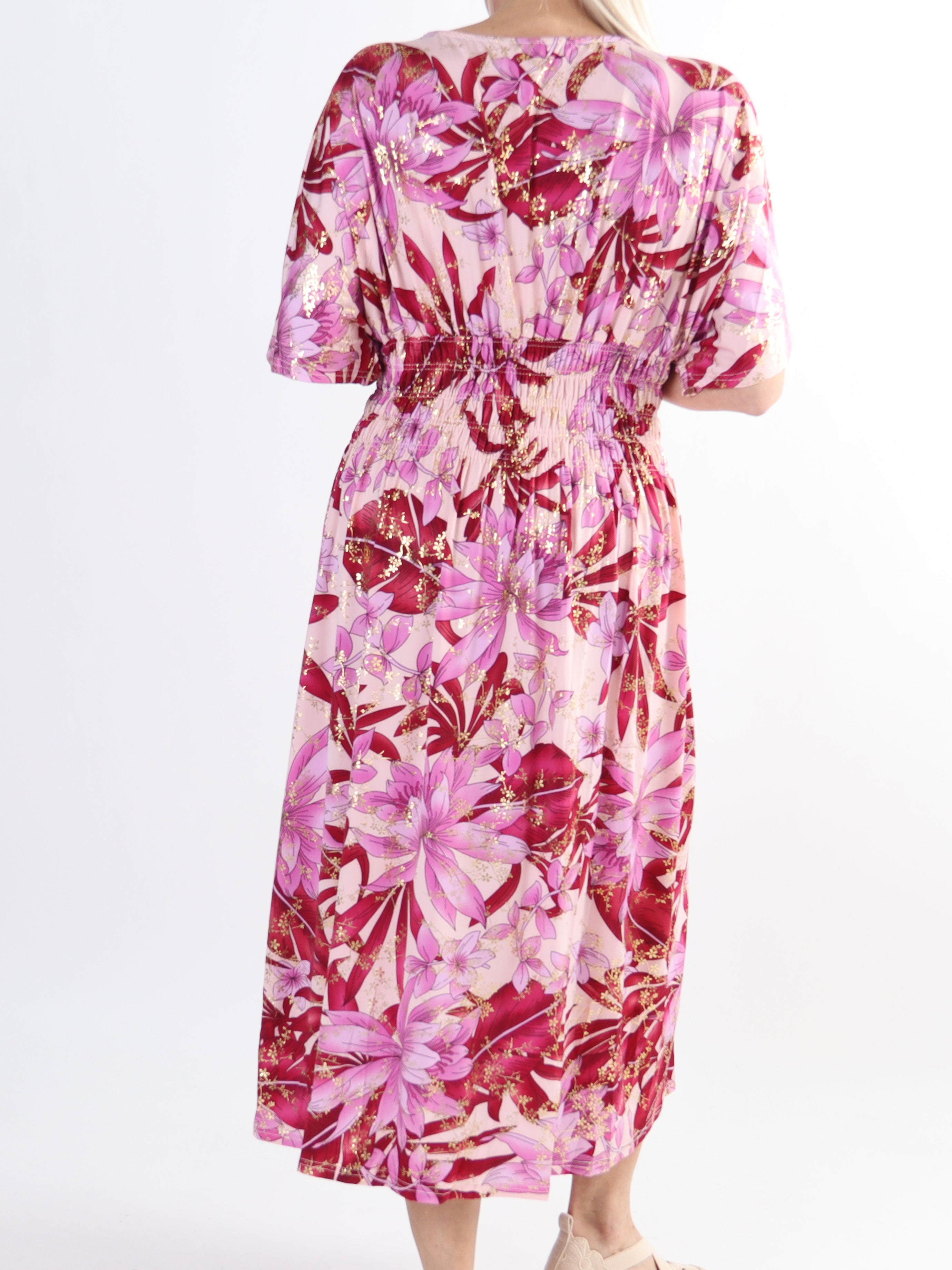 Pams Midi - Elastisk blomstret plus size kjole i krølfrit stof